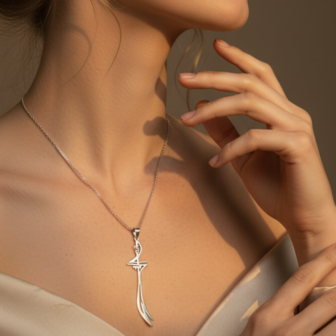 Collier avec pendentif lame Qamar Nur