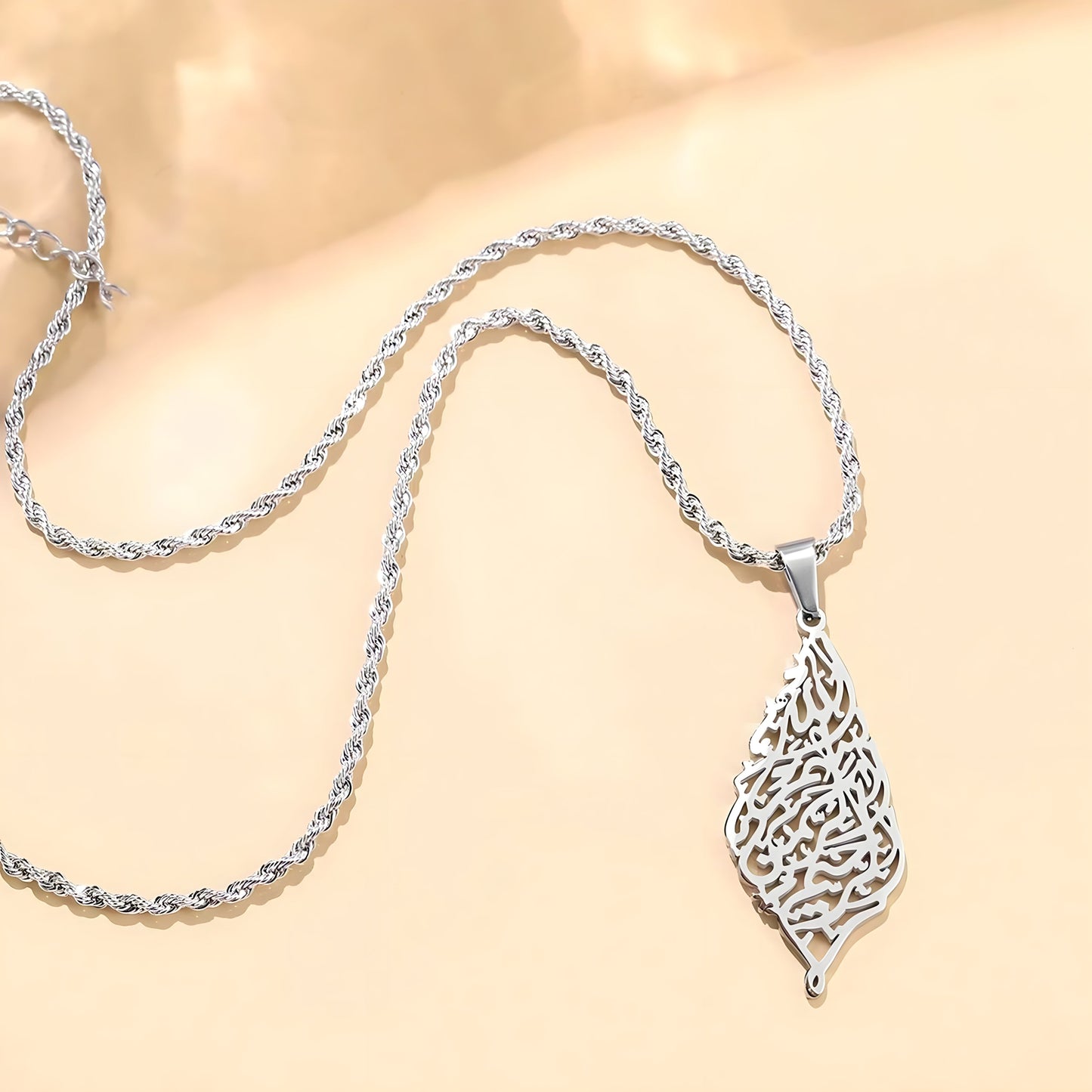 Collier en calligraphie Bismillah